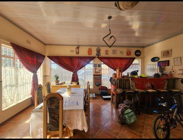 7 BEDROOM HOUSE FOR SALE IN MIDDELVLEI AH